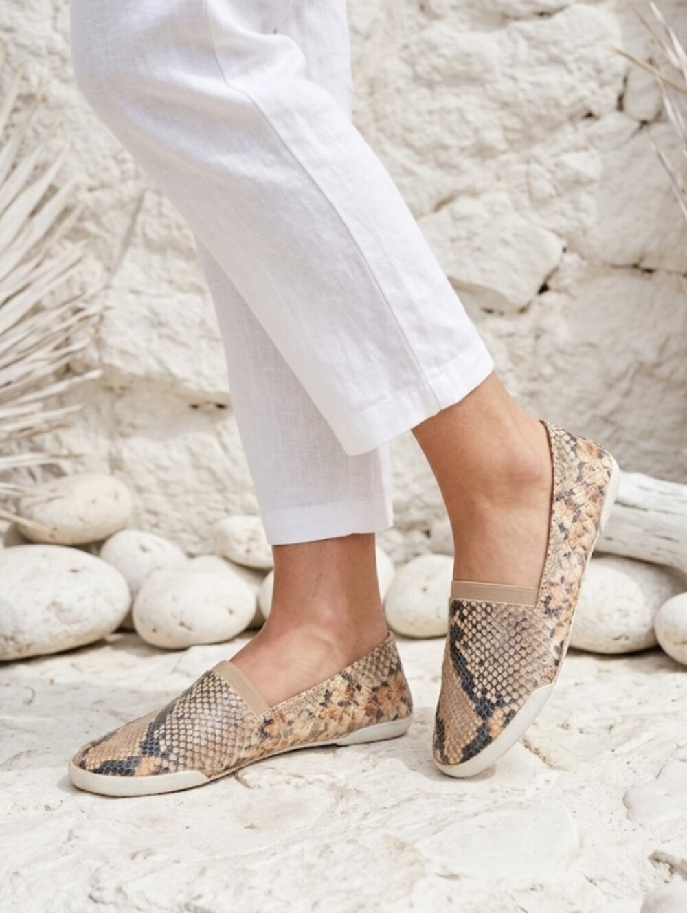 Frye Melanie Flat Slip On Snake Print Size 8.5